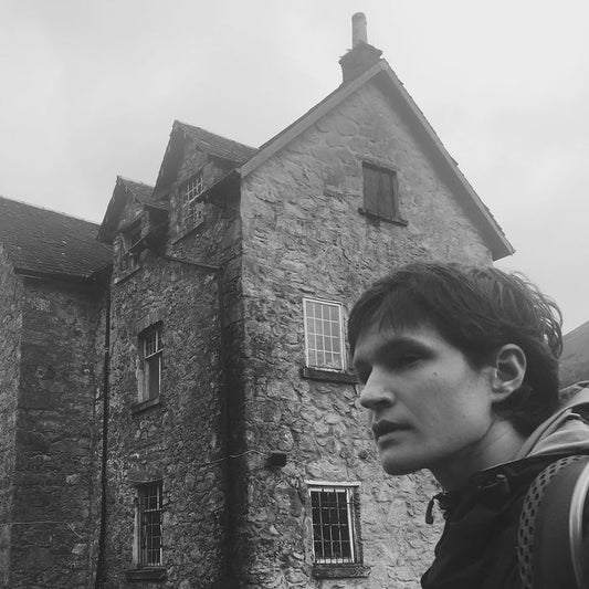 Adrianne Lenker – Abysskiss